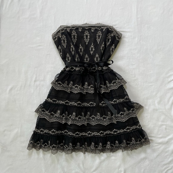 BCBGMaxAzria Dresses & Skirts - Y2K BCBG Maxazaria Cupcake Dress Strapless Evening Size 6 Lace Tulle Tiered Vtg